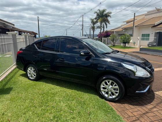 Nissan Versa Premium